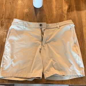 Lululemon ABC 34x7 inch inseam Men's Tan Shorts